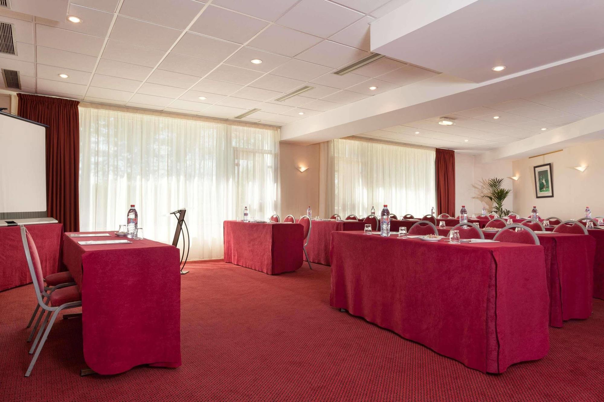 Forest Hill Velizy 4*